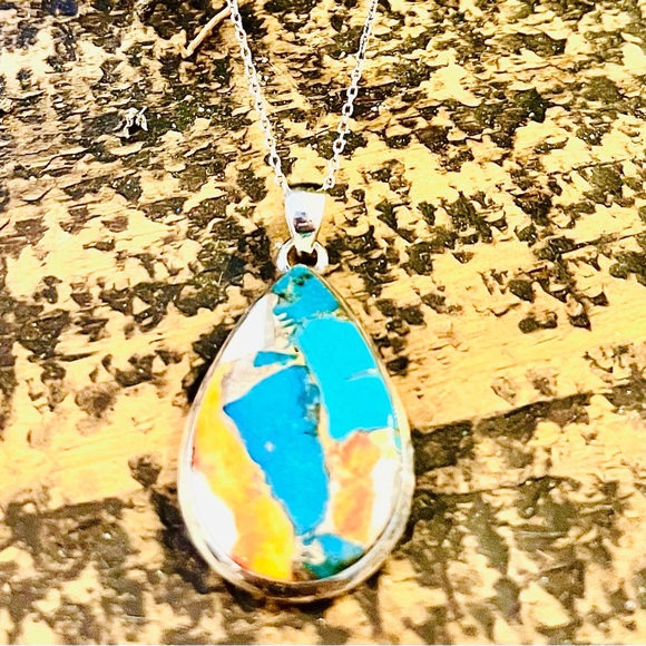 Beautiful New in Box Turquoise Set - Picture 2 of 8